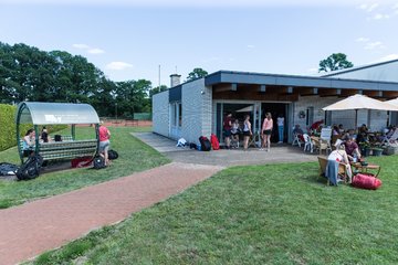 Bild 68 - VfL Westercelle - Rahlstedter HTC : Ergebnis: 2:7